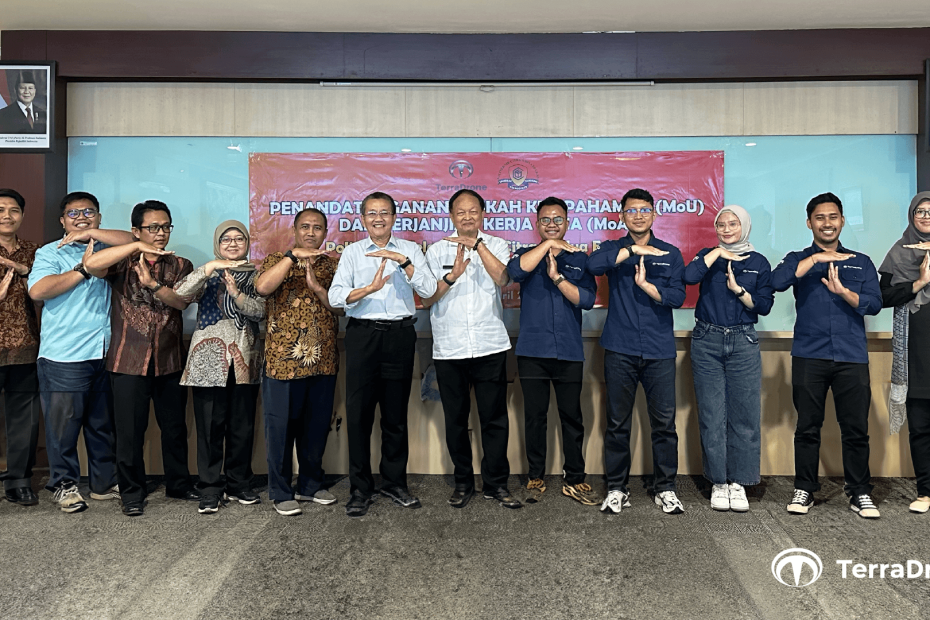 Terra Agri and Poltek CWE Integrate Drone Solutions into Practical Palm Oil Education