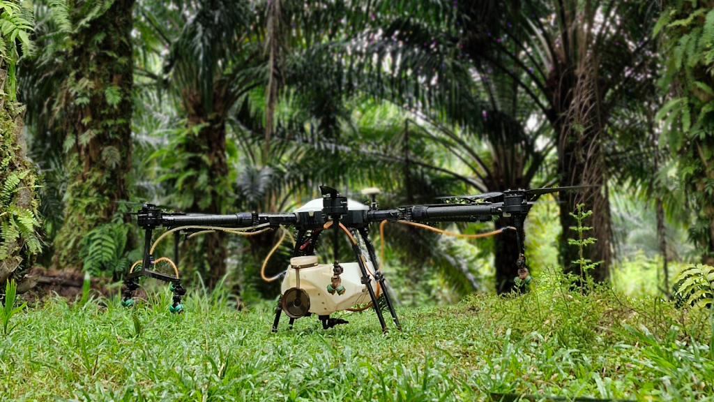 (E16 spraying drone)